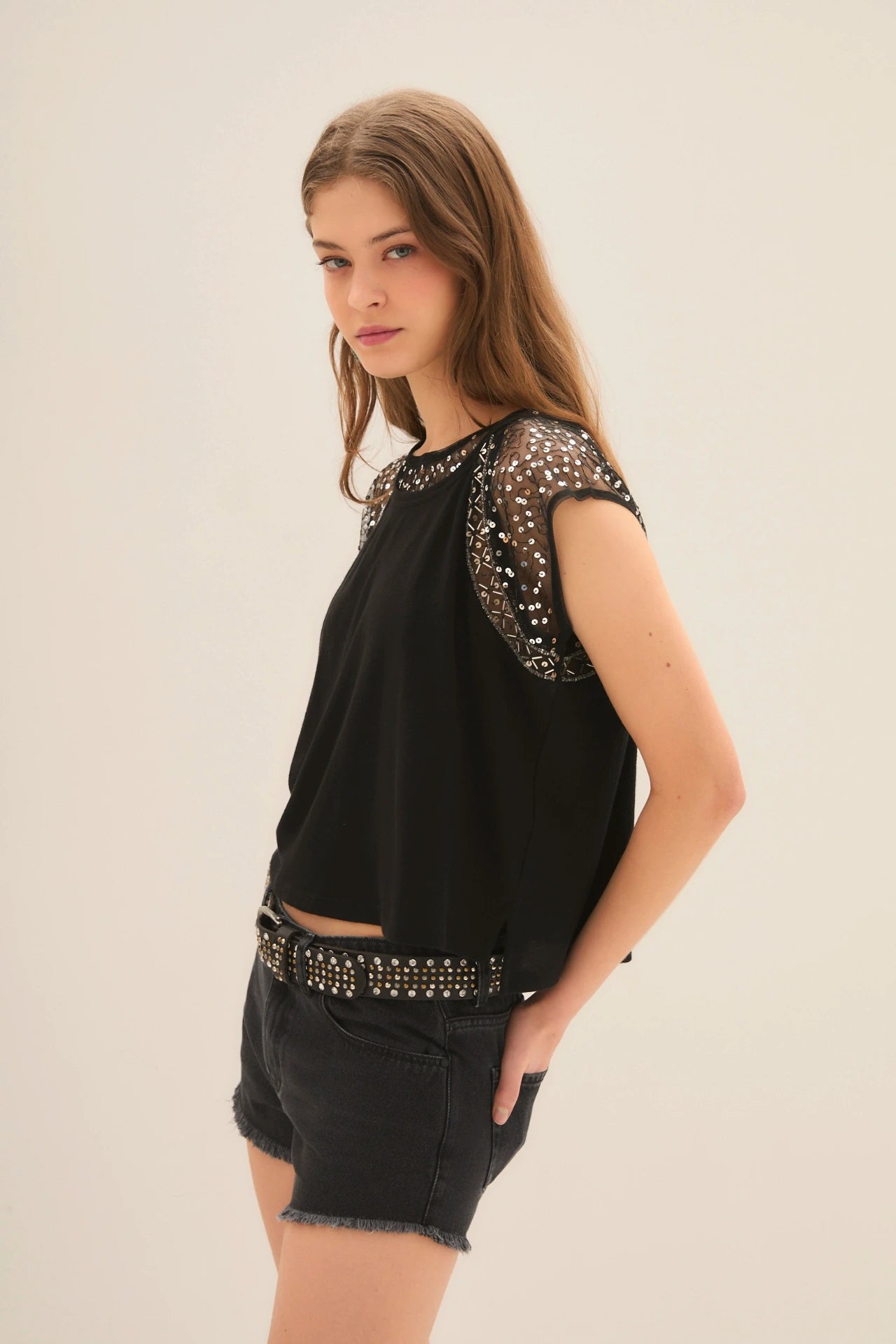 REMERA MINIMAL SEQUINS